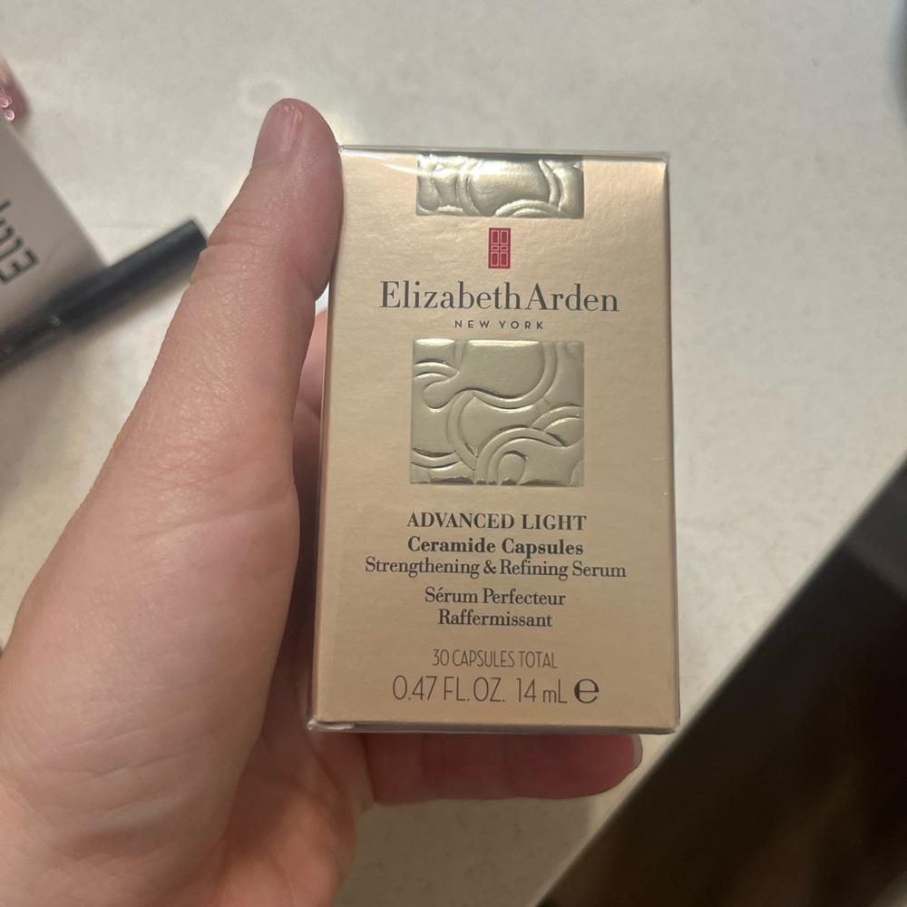 Elizabeth Arden Ceramide Capsules in Luxurious Gold